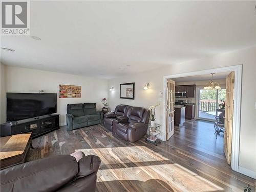 90 Timberland Drive, Bathurst, NB - Indoor Photo Showing Living Room