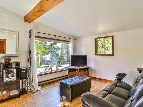 Salon - 360 Ch. Du Lac-St-Louis E., Saint-Zénon, QC - Indoor Photo Showing Living Room