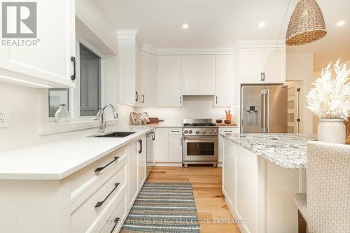 76 Navigation Drive, Prince Edward County (Ameliasburgh), ON - Indoor Photo Showing Kitchen With Upgraded Kitchen