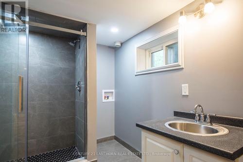 66 Crestview Avenue, Belleville, ON - Indoor Photo Showing Bathroom