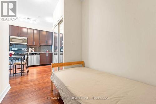 2305 - 33 Bay Street E, Toronto, ON - Indoor Photo Showing Kitchen