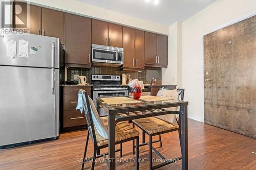 2305 - 33 Bay Street E, Toronto (Waterfront Communities), ON - Indoor Photo Showing Kitchen