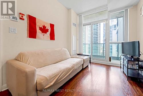 2305 - 33 Bay Street E, Toronto (Waterfront Communities), ON - Indoor Photo Showing Living Room