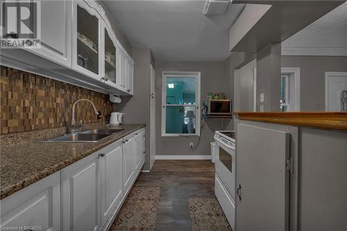 10 Geddes Street E, Clifford, ON - Indoor Photo Showing Kitchen With Double Sink