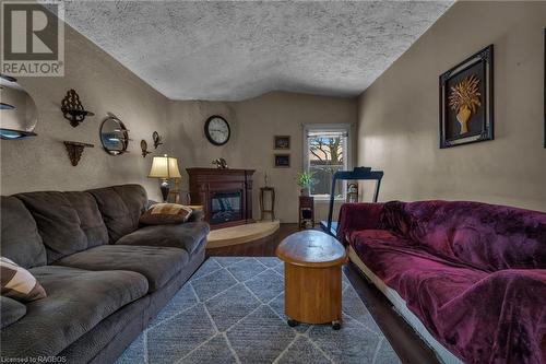 10 Geddes Street E, Clifford, ON - Indoor Photo Showing Living Room With Fireplace