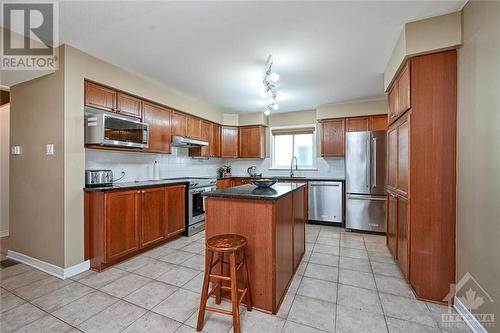 4318 Totem Drive, Ottawa, ON - Indoor Photo Showing Kitchen With Stainless Steel Kitchen