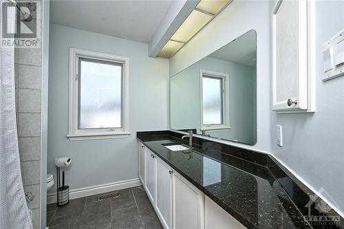 4318 Totem Drive, Ottawa, ON - Indoor Photo Showing Bathroom