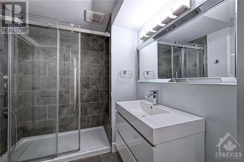 4318 Totem Drive, Ottawa, ON - Indoor Photo Showing Bathroom