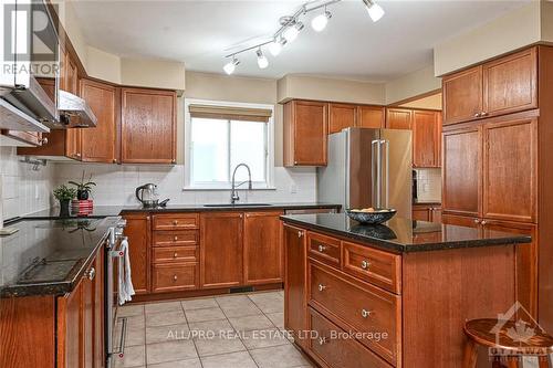 4318 Totem Drive, Ottawa, ON - Indoor Photo Showing Kitchen