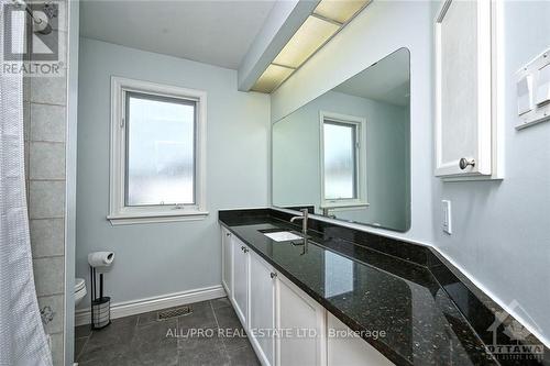 4318 Totem Drive, Ottawa, ON - Indoor Photo Showing Bathroom