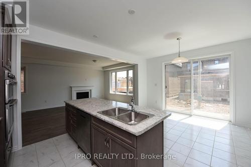 468 Boyd Lane, Milton, ON - Indoor Photo Showing Kitchen With Double Sink