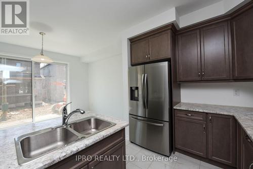 468 Boyd Lane, Milton, ON - Indoor Photo Showing Kitchen With Double Sink