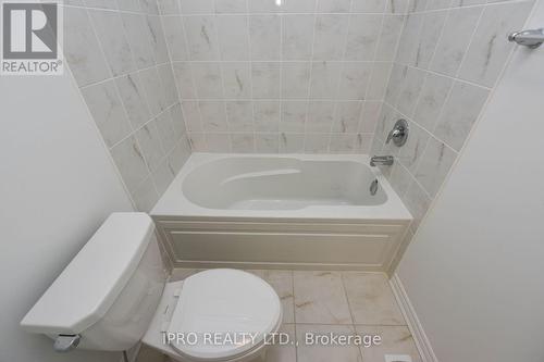 468 Boyd Lane, Milton, ON - Indoor Photo Showing Bathroom