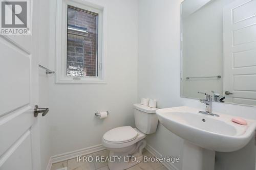 468 Boyd Lane, Milton, ON - Indoor Photo Showing Bathroom