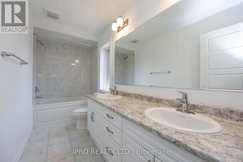 468 Boyd Lane, Milton, ON - Indoor Photo Showing Bathroom