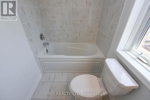 468 Boyd Lane, Milton, ON - Indoor Photo Showing Bathroom