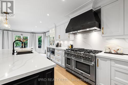 5103 Royal Mills Court, Mississauga (Central Erin Mills), ON - Indoor Photo Showing Kitchen With Double Sink With Upgraded Kitchen