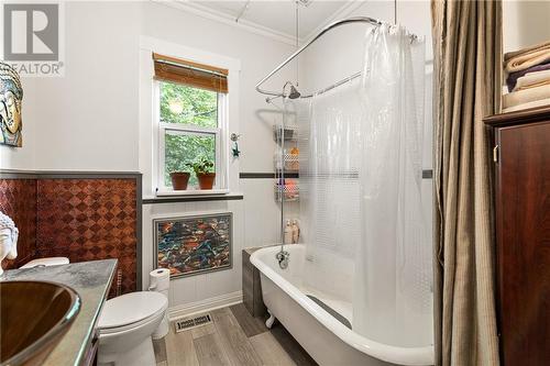 259 King Street, Moncton, NB - Indoor Photo Showing Bathroom