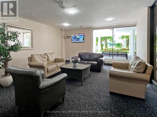 1111 - 10 Parkway Forest Drive, Toronto (Henry Farm), ON - Indoor Photo Showing Living Room