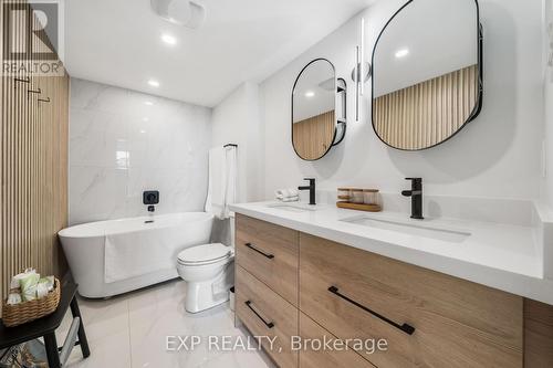 1905 - 77 Maitland Place, Toronto (Cabbagetown-South St. James Town), ON - Indoor Photo Showing Bathroom