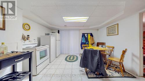 22 Ratcliff Road, Whitchurch-Stouffville, ON - Indoor Photo Showing Kitchen