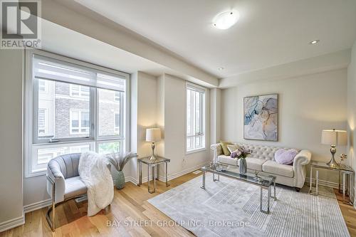 86 Chicago Lane, Markham (Wismer), ON - Indoor Photo Showing Living Room