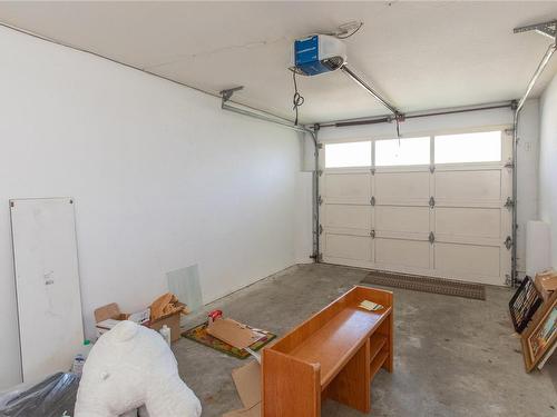 5166 Kaitlyns Way, Nanaimo, BC - Indoor Photo Showing Garage