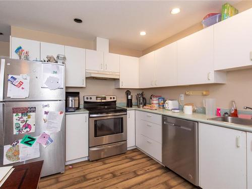 5166 Kaitlyns Way, Nanaimo, BC - Indoor Photo Showing Kitchen