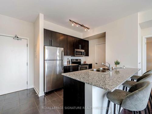 908-400 Wellington St W, Toronto, ON - Indoor Photo Showing Kitchen With Double Sink