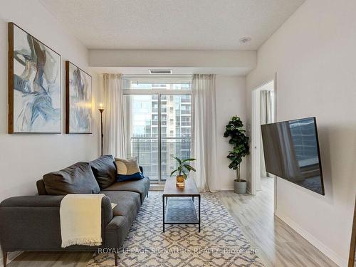 Ph212-155 Beecroft Rd, Toronto, ON - Indoor Photo Showing Living Room