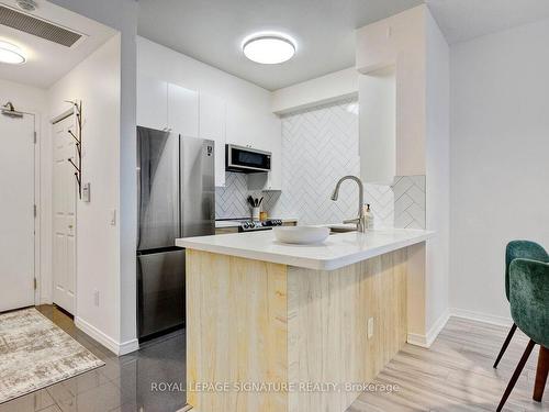 Ph212-155 Beecroft Rd, Toronto, ON - Indoor Photo Showing Kitchen With Upgraded Kitchen