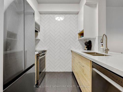 Ph212-155 Beecroft Rd, Toronto, ON - Indoor Photo Showing Kitchen With Double Sink With Upgraded Kitchen