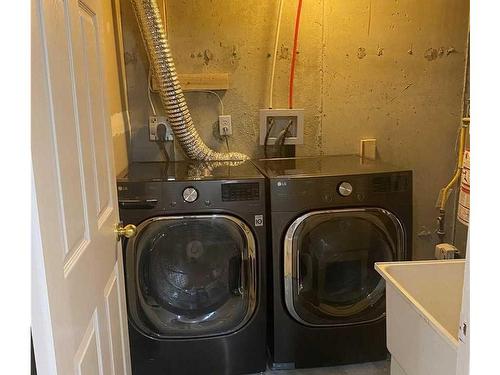 Lower-18 Kingly Crest Way, Vaughan, ON - Indoor Photo Showing Laundry Room