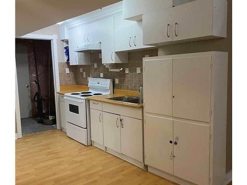 Lower-18 Kingly Crest Way, Vaughan, ON - Indoor Photo Showing Kitchen With Double Sink