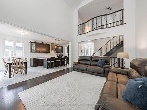 3040 Monarch Dr N, Orillia, ON - Indoor Photo Showing Living Room