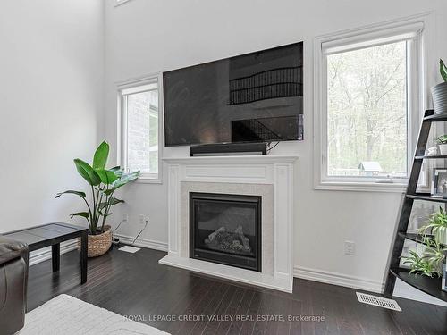 3040 Monarch Dr N, Orillia, ON - Indoor Photo Showing Living Room With Fireplace