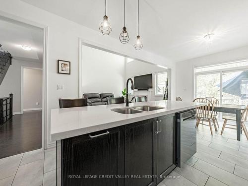 3040 Monarch Dr N, Orillia, ON - Indoor Photo Showing Kitchen With Double Sink