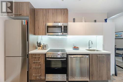 502 - 1 Neighbourhood Lane, Toronto (Stonegate-Queensway), ON - Indoor Photo Showing Kitchen With Upgraded Kitchen