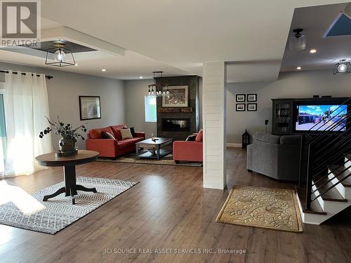 390 Brimley Road S, Alnwick/Haldimand, ON - Indoor Photo Showing Living Room