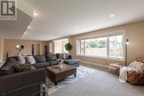 2386 Torrey Pines Way, London, ON - Indoor Photo Showing Living Room