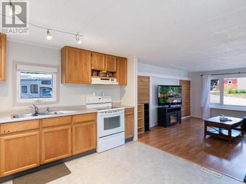 10-986 Range Road, Whitehorse, YT - Indoor Photo Showing Kitchen With Double Sink