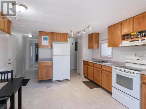 10-986 Range Road, Whitehorse, YT - Indoor Photo Showing Kitchen With Double Sink