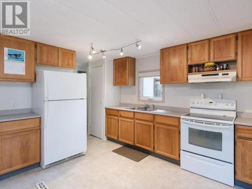 10-986 Range Road, Whitehorse, YT - Indoor Photo Showing Kitchen With Double Sink