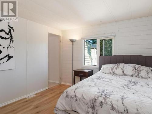 10-986 Range Road, Whitehorse, YT - Indoor Photo Showing Bedroom