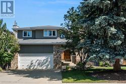 67 Wood Willow Close SW  Calgary, AB T2W 4H1