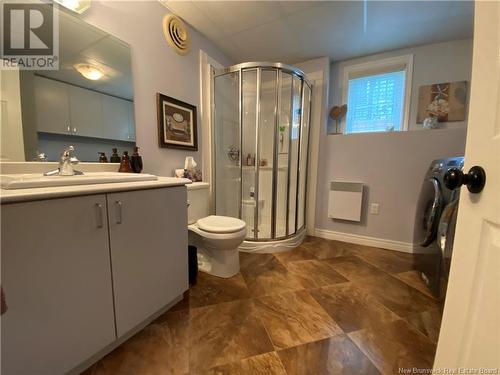 1060 Birchwood Drive, Bathurst, NB - Indoor Photo Showing Bathroom