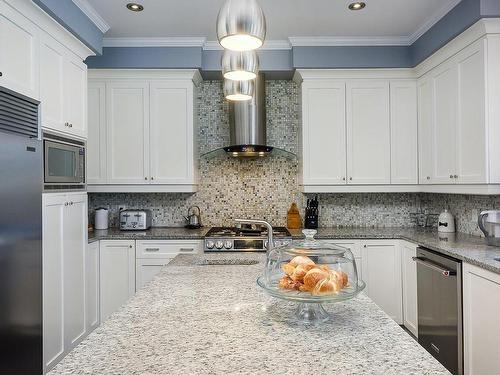 Cuisine - 3995 Rue Fernand-Dumont, Montréal (Saint-Laurent), QC - Indoor Photo Showing Kitchen With Double Sink With Upgraded Kitchen