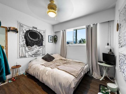 1128 Bentley Place, Kamloops, BC - Indoor Photo Showing Bedroom