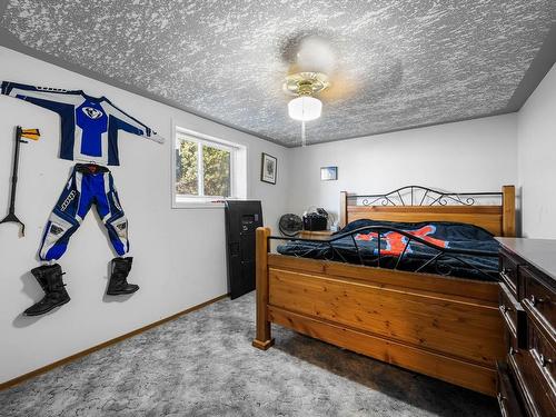 1128 Bentley Place, Kamloops, BC - Indoor Photo Showing Bedroom