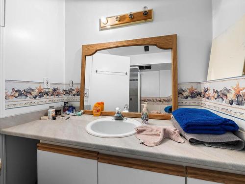 1128 Bentley Place, Kamloops, BC - Indoor Photo Showing Bathroom